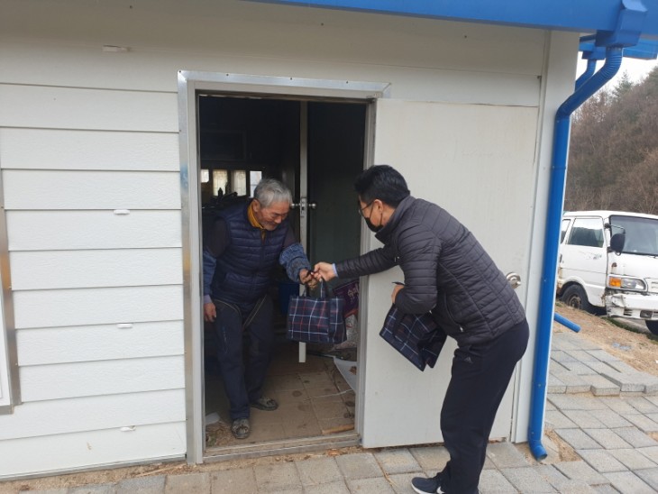 댁내 계시는 경우 직접 전달 밑반찬/간식서비스 배달(노인)